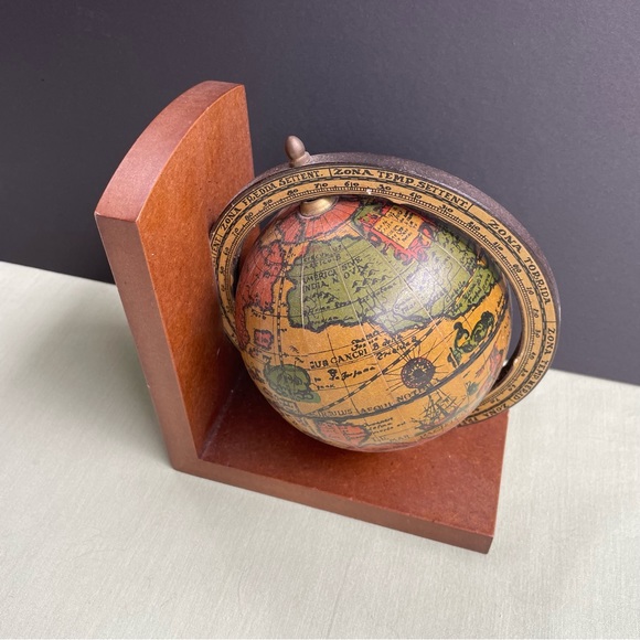 World Globe book end - wooden and hand painted - single book end - Picture 2 of 10